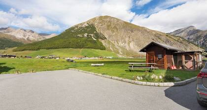 Studio 'Baita Campacc Pezzel' mit Bergblick, Gemeinschaftsgarten und WLAN