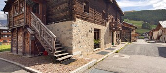 Studio 'Baita Campacc Pezzel' with Mountain View, Shared Garden and Wi-Fi