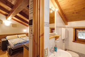 Accès au Wi-Fi (inclus), literie fournie