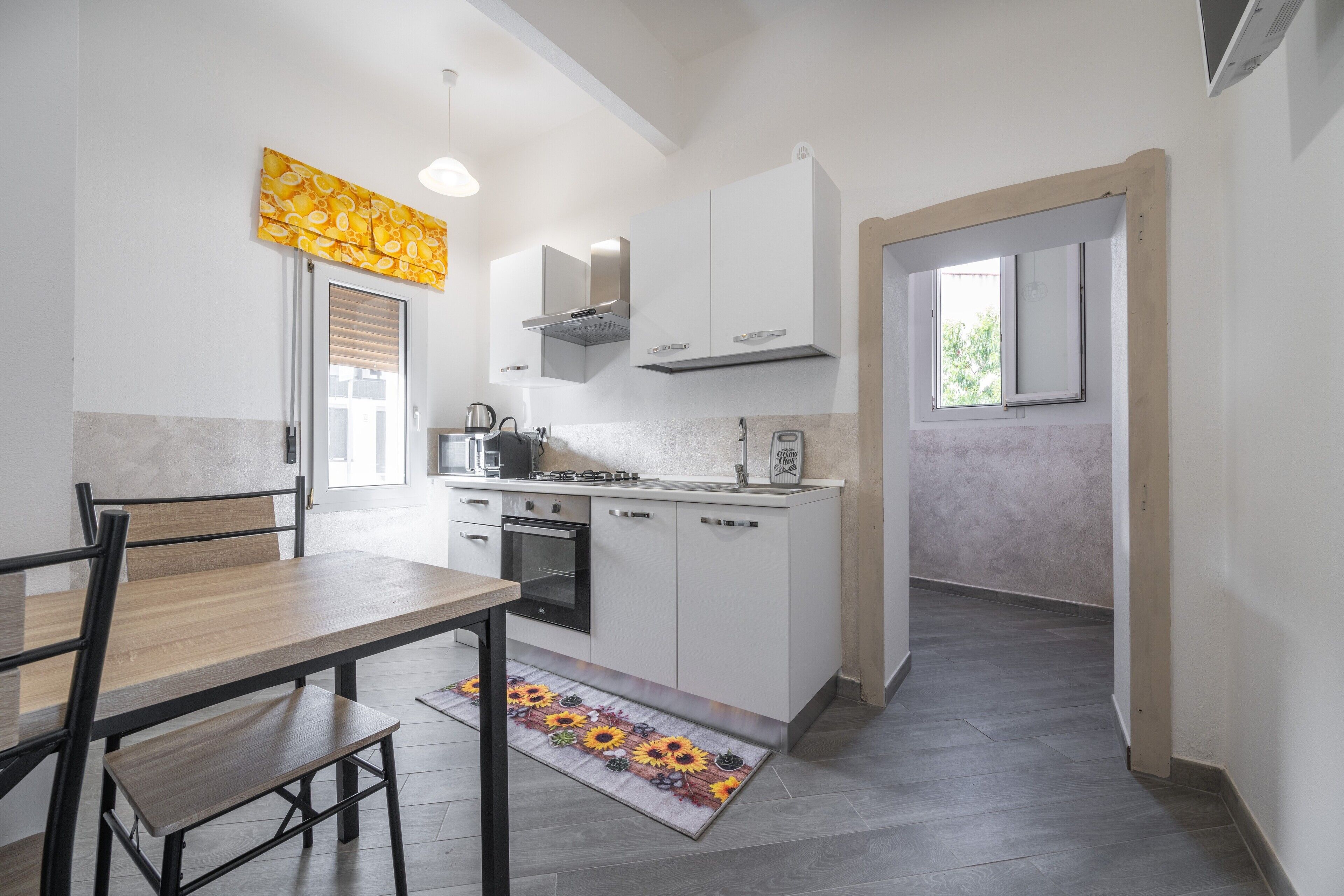 Kylskåp, mikrovågsugn, ugn och spishäll