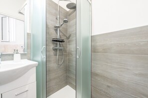 Doccia, asciugacapelli, asciugamani