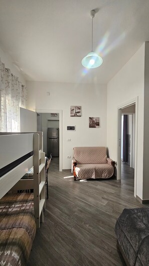 TV - Holiday Home "Casa Andrea" with Private Terrace & Wi-Fi (Assemini)