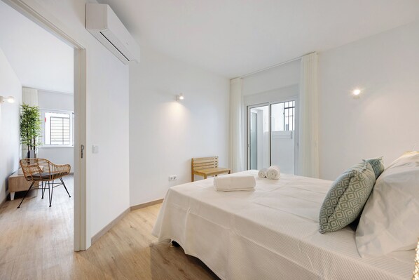 2 عدّة غرف نوم ومكواة/لوح كي وواي فاي مجانًا وملاءات أسرّة