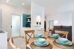 Dining - Apartment 'Old Town Apartments City' with Wi-Fi and Air Conditioning (Lagos)