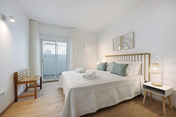 2 bedrooms, iron/ironing board, free WiFi, bed sheets - Apartment 'Old Town Apartments City' with Wi-Fi and Air Conditioning (Lagos)