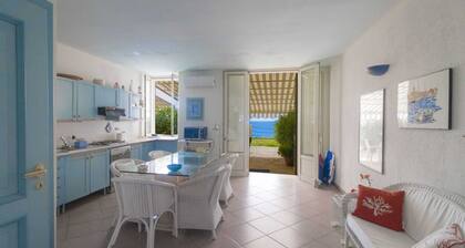 Ferienwohnung "Sea House on the Rocks" mit privater Terrasse und Klimaanlage