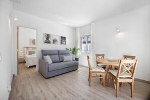 Dining - Apartment 'Old Town Apartments Sea View' with Sea View, Wi-Fi and Air Conditioning (Lagos)