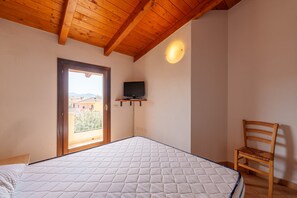 1 bedroom, bed sheets