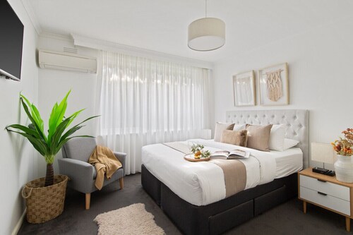 The Elsternwick Abode