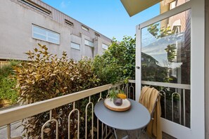 Outdoor dining - The Elsternwick Abode (Elsternwick)