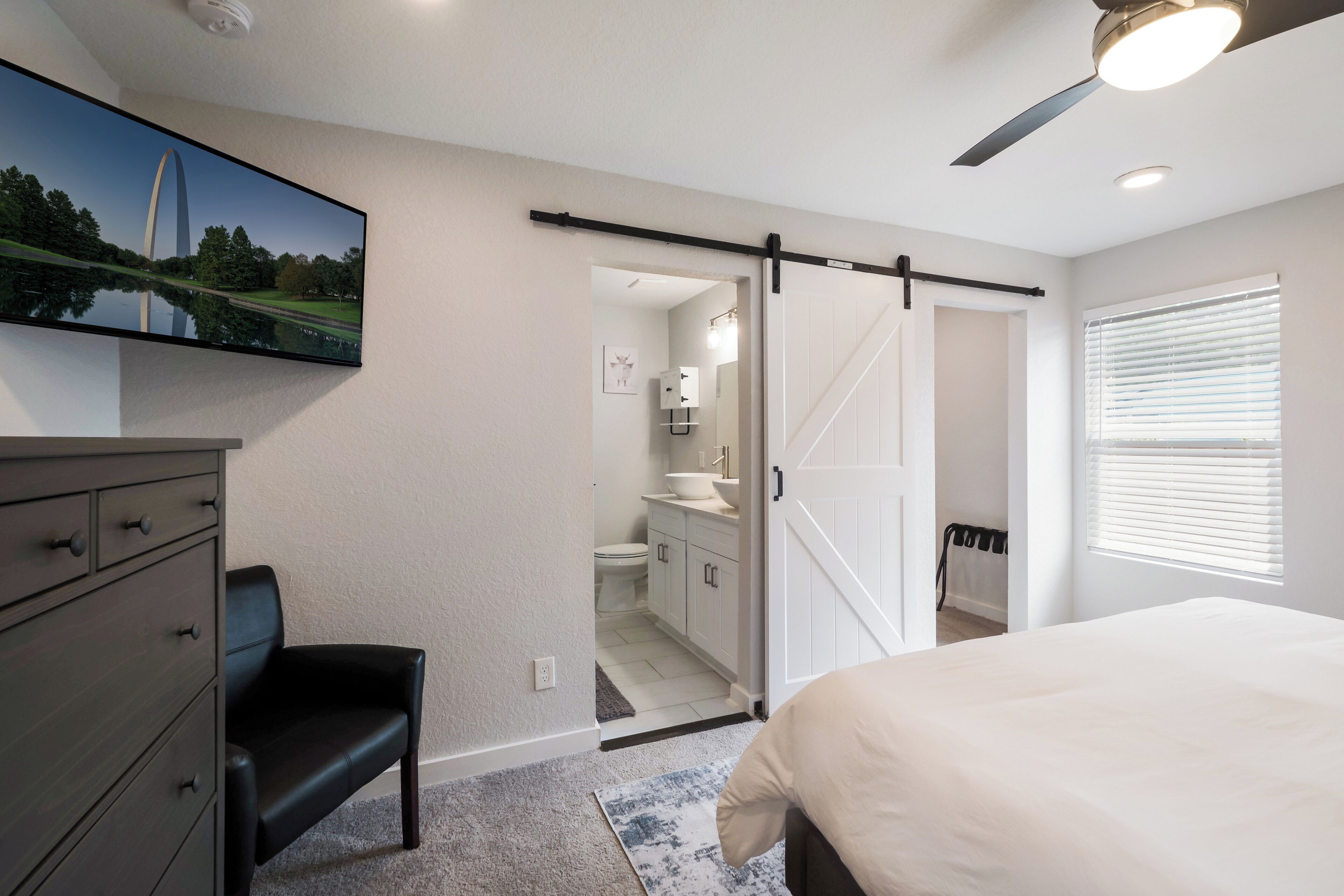 4 bedrooms, WiFi, bed sheets