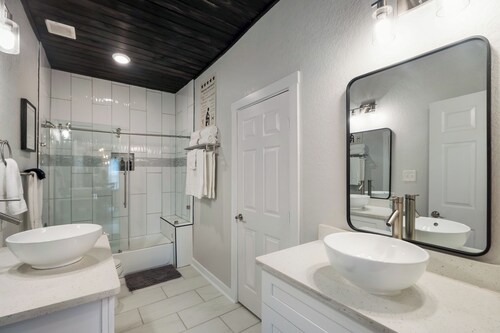 New! Downtown family getaway!