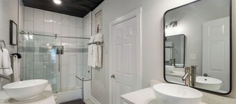New! Downtown family getaway!