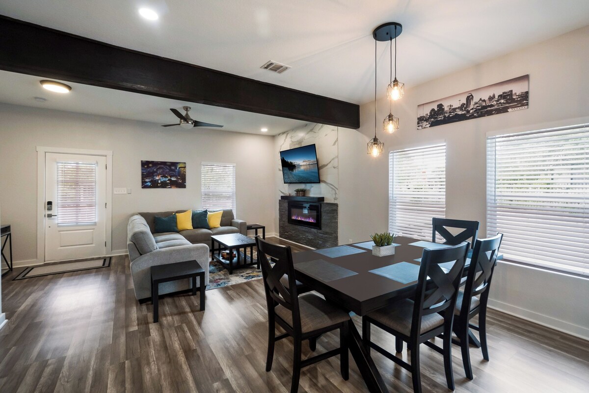 New! Downtown family getaway!