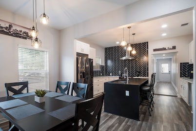 New! Downtown family getaway!