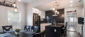 New! Downtown family getaway!