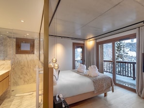 4 bedrooms, free WiFi, bed sheets