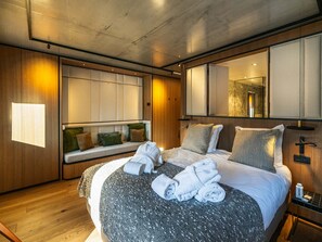4 bedrooms, free WiFi, bed sheets - Luxury chalet with jacuzzi and panoramic views in Courchevel 1650 (Courchevel 1650)