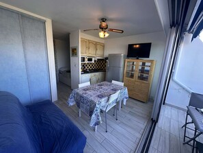 Interior - Studio 2 Cabins A/C 1st Floor Beach Parking (Port Camargue)