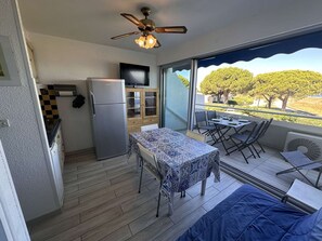 Dining - Studio 2 Cabins A/C 1st Floor Beach Parking (Port Camargue)