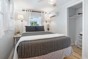 2 habitaciones, escritorio, tabla de planchar con plancha y wifi 