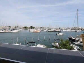 Marina - Stunning 3-Room Marina Apt, A/C, Terrace, Pvt Parking, Steps from Beach, Sleeps 6 (Port Camargue)