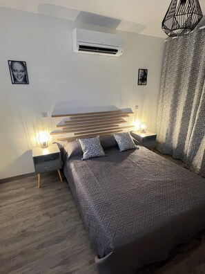 1 slaapkamer, een strijkplank/strijkijzer, reisbedje, wifi