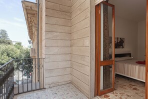 4 bedrooms, iron/ironing board, travel cot, free WiFi