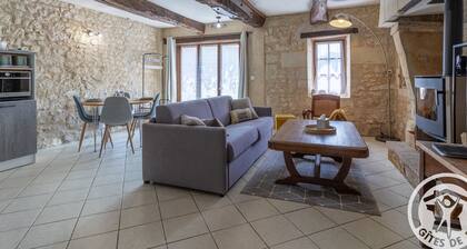 Charming Stone Cottage in Loire Valley - Netflix, Terrace, Near Vineyards & Castle