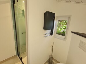 Towels - Charming Garden Retreat: Cozy Studio, Private Terrace, Near Vineyards & Forest Trails (Lagney)