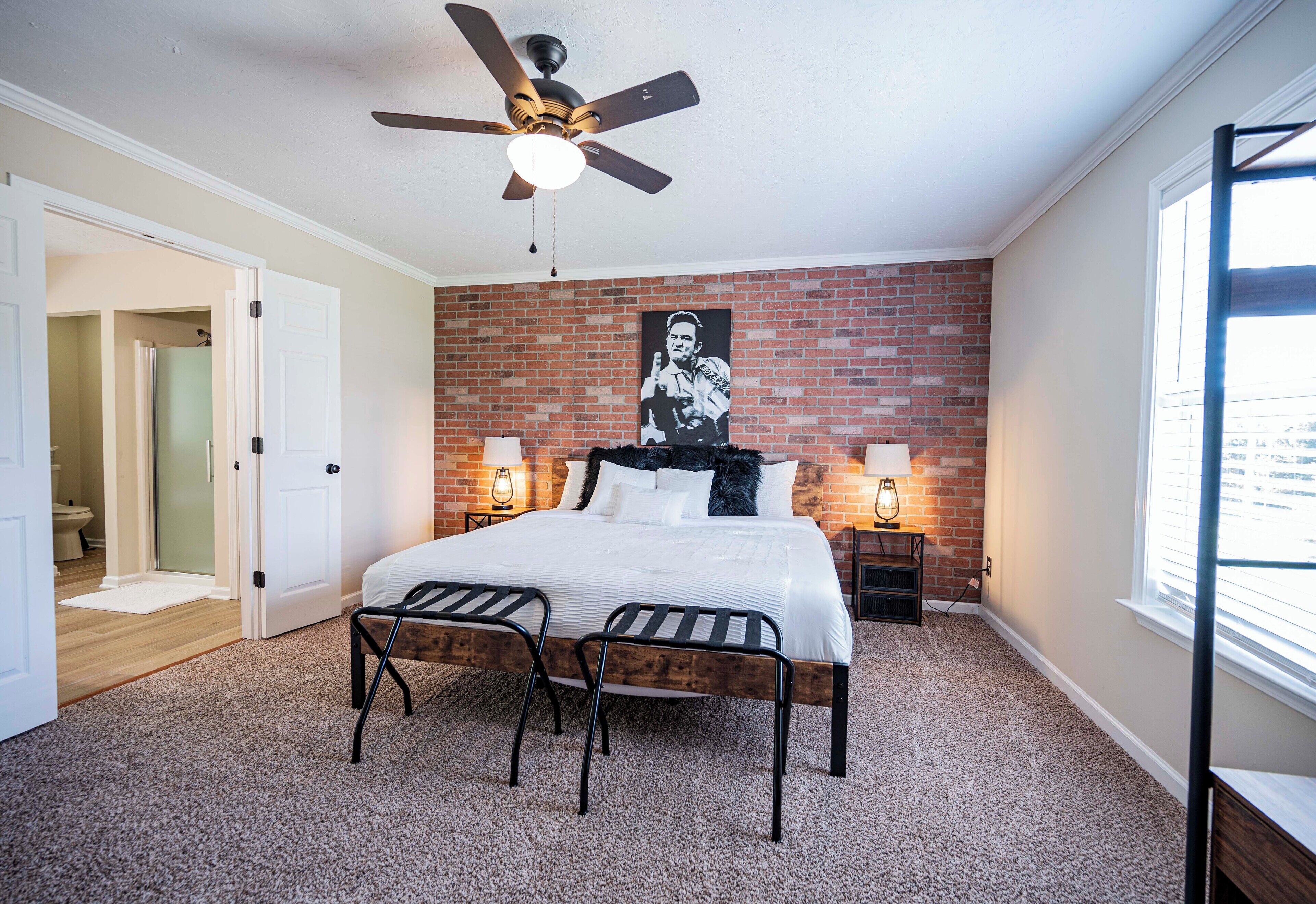 5 室のベッドルーム、アイロン / アイロン台、WiFi (無料)、ベッドシーツ