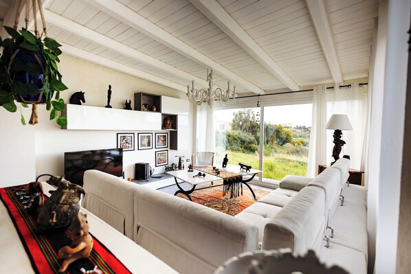 Smart TV, fireplace, DVD player, books - "Casa Leandro"natura e cultura (Marinella di Selinunte Trapani)