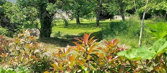 Charming cottage with garden near castles, WiFi, parking included