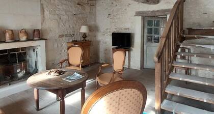 Charming cottage with garden near castles, WiFi, parking included
