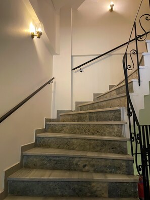 Interior entrance - Mates Port Hotel (Istanbul)