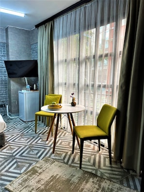 Habitación Deluxe | Sábanas de algodón egipcio, ropa de cama de alta calidad y edredón