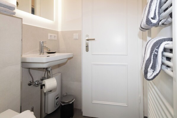 Bathroom - Die Wohnung RÜM Hart II für bis zu 4 Personen Befindet Sich im Grünen Tal (Hörnum)