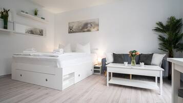 Schreibtisch, Reisekinderbett, kostenloses WLAN