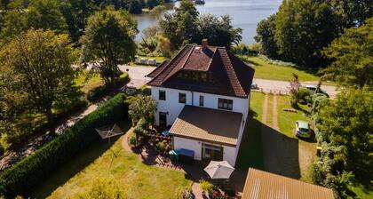 Liebevolles 1-Zi-App mit kleiner Terrasse - tolle Seelage nur 100 m zum Strand