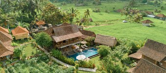 쿠부 사키안 빌라