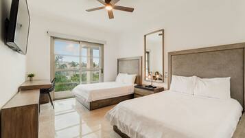 4 makuuhuonetta, työpöytä, silitysrauta/-lauta, vauvan matkasänky