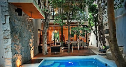 Luxury 5-BR Oasis: Golf, Private Pool, Beach!