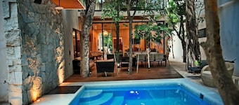 Luxury 5-BR Oasis: Golf, Private Pool, Beach!