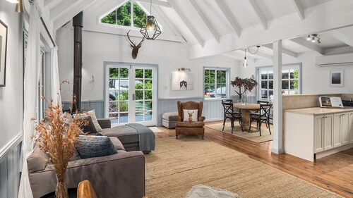 Dove Cottage – cosy storybook cottage in a private setting with a fireplace