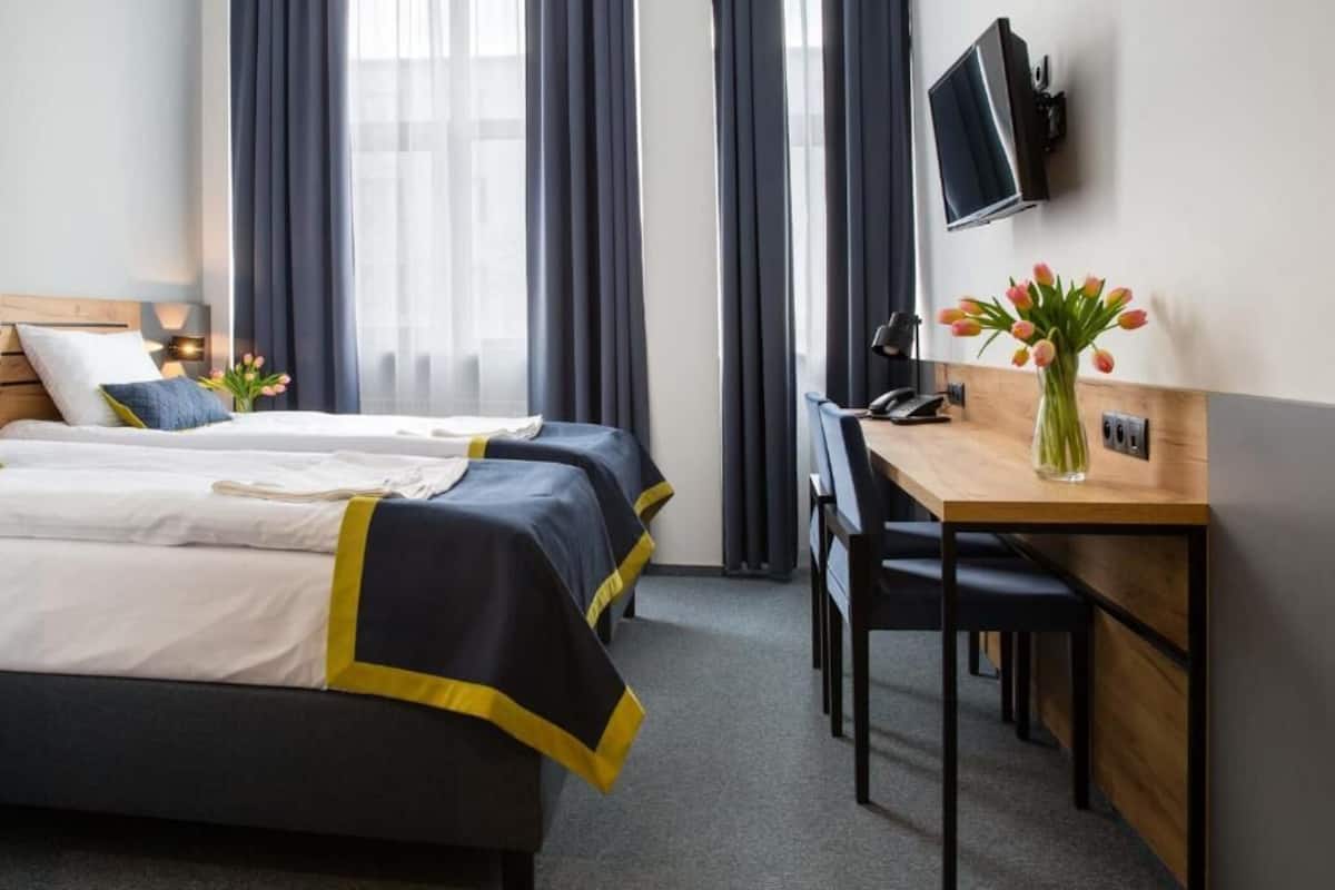 Classic Twin Room | In-room safe, desk, laptop workspace, free WiFi