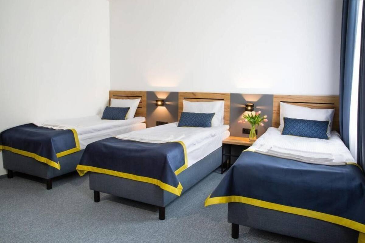 Classic Triple Room | In-room safe, desk, laptop workspace, free WiFi