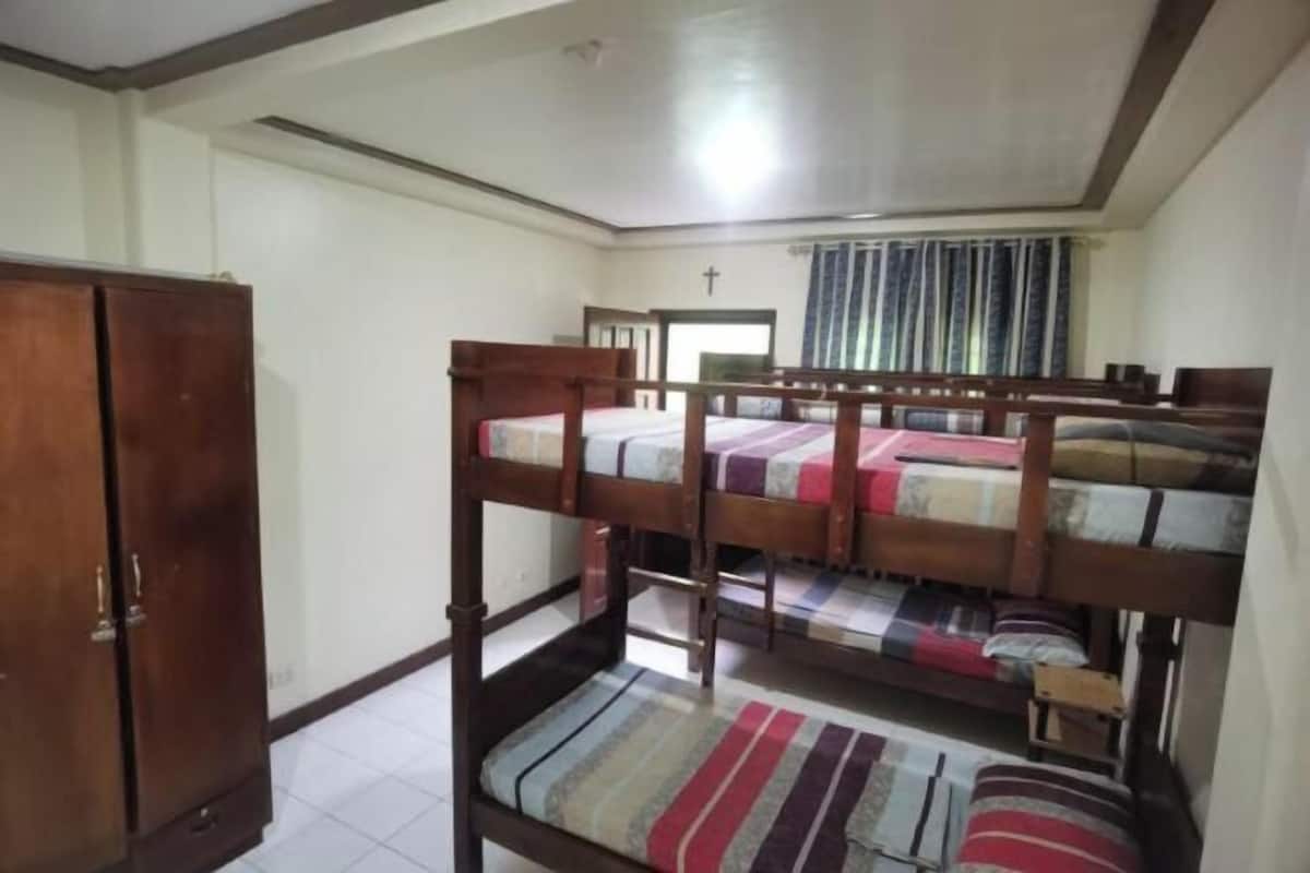 1 bedroom, rollaway beds, bed sheets
