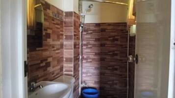Triple Room | Bathroom | Shower, rainfall showerhead