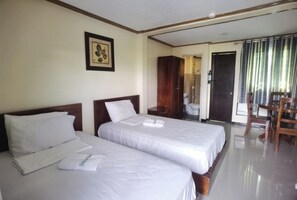 Tempat tidur lipat/tambahan dan seprai linen