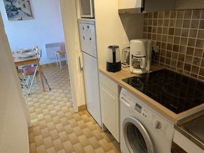Private kitchen - Cozy apartment for 4, near beach and shops in Port Camargue, private parking (Port Camargue)